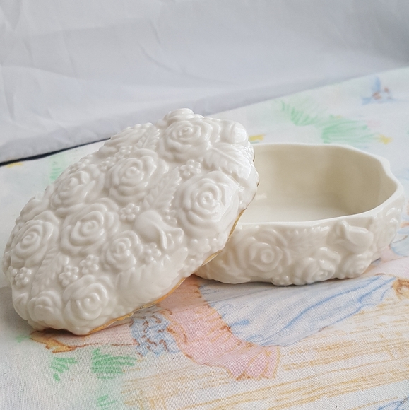 🌙VTG LENOX Oval Porcelain Roses 24k Gold Trim Trinket Box - Picture 9 of 12